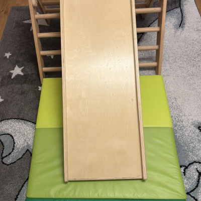 Kletterdreieck mit Rutsche